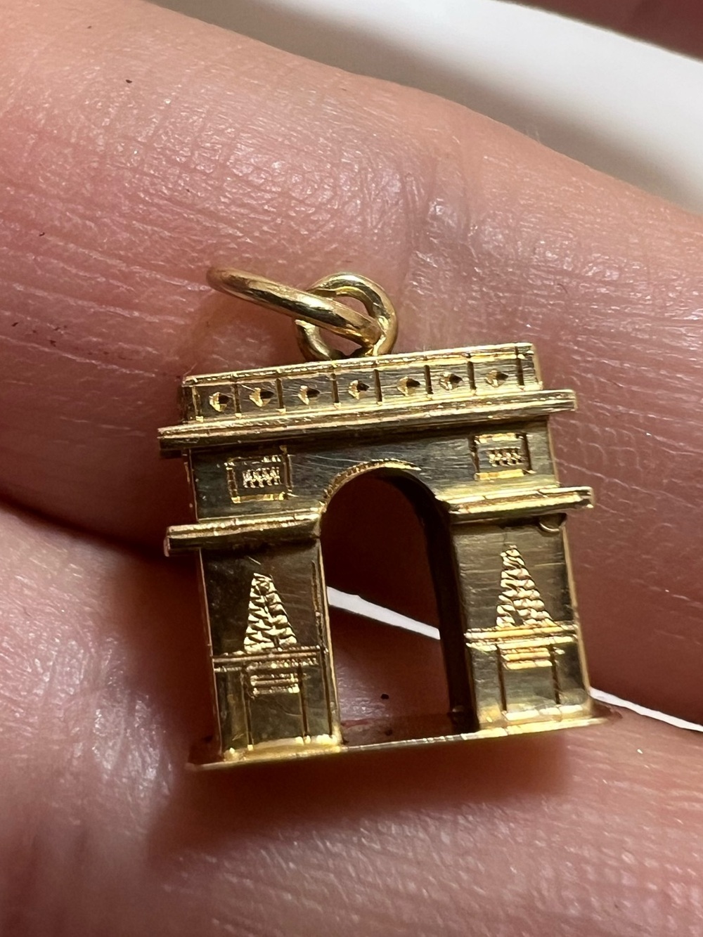 18k Yellow Gold Dimensional Arc de Triomphe Monument Charm 2.07g